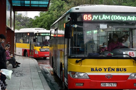 Xe buýt Hà Nội hoạt động bình thường trở lại từ 4/5, khách phải ngồi giãn cách