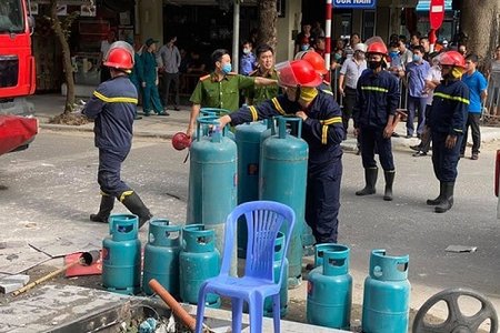 Nổ bình gas tại Hà Nội, 3 người bị thương