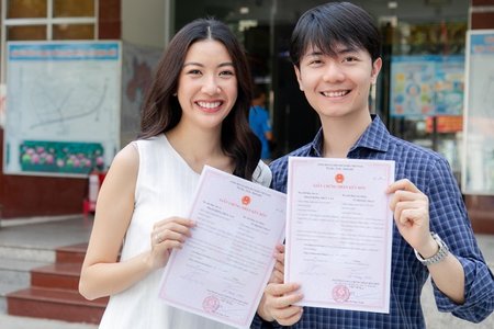 Á hậu Thúy Vân xác nhận đăng ký kết hôn với chồng doanh nhân