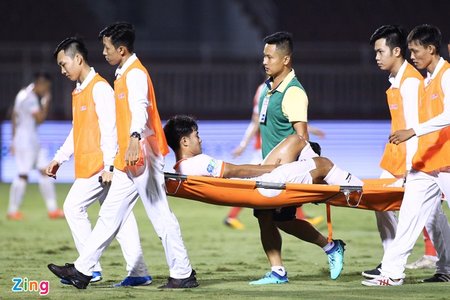 Đức Chinh dính chấn thương phải rời sân sau 20 phút thi đấu
