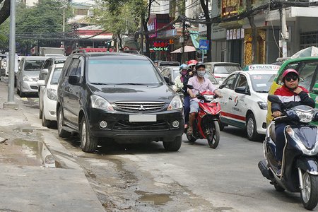 Dừng đỗ ô tô sai quy định có thể bị phạt đến 12 triệu đồng