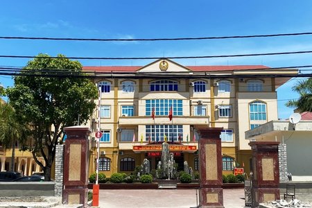 Bắt 4 người tống tiền 5 tỷ đồng Phó Chủ tịch thị xã ở Thanh Hóa