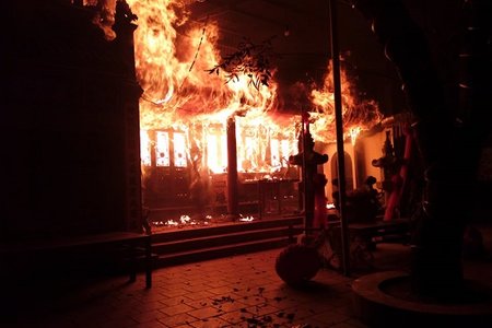 Cháy đền Tam Quan Lâm Du trong đêm, nhiều tài sản bị thiêu rụi