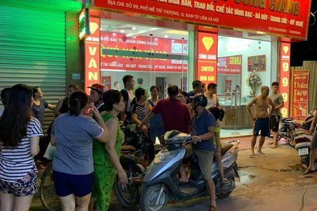 Truy bắt đối tượng liều lĩnh cướp tiệm vàng trong đêm ở Hà Nội