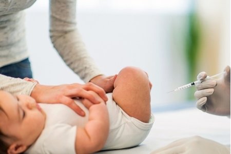 Tiêm vắcxin ngừa bạch hầu miễn phí cho trẻ dưới 7 tuổi