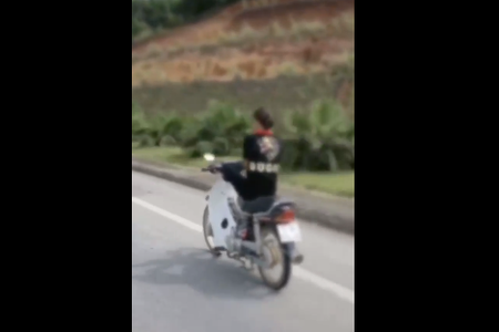 Lời khai của nữ sinh 15 tuổi điều khiển xe máy bằng chân ở Tuyên Quang