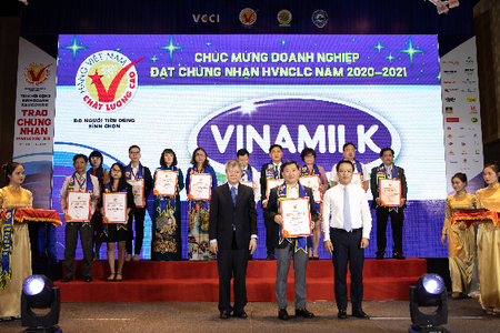 Vinamilk liên tiếp được đánh giá thuộc top công ty kinh doanh hiệu quả nhất Việt Nam
