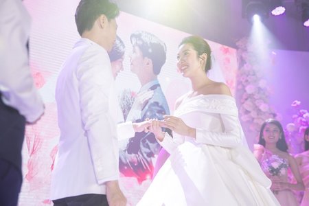 Á hậu Thuý Vân chính thức xác nhận mang bầu trong lễ cưới