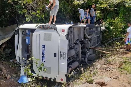 Vụ lật xe du lịch ở Quảng Bình: Số người chết tăng lên 13