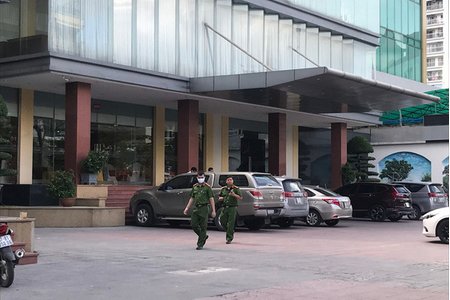 Bé trai 5 tuổi rơi từ tầng 9 khách sạn ở TP Vinh tử vong