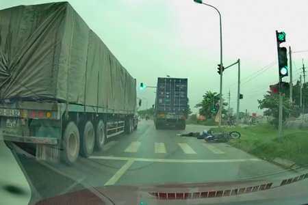 Truy tìm tài xế xe container cán chết cô gái trẻ rồi bỏ chạy ở Hà Nội