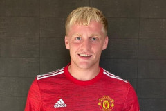 Van de Beek chính thức gia nhập Manchester United