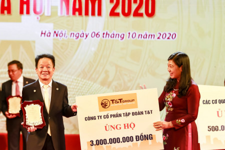 'Bầu Hiển' ủng hộ 5 tỷ đồng cho quỹ Vì người nghèo Thành phố Hà Nội