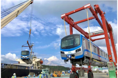 Cảnh toa tàu metro số 1 cập cảng Khánh Hội ở TP. HCM