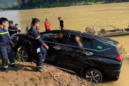 Thanh Hóa: Xe 7 chỗ lao xuống sông Mã trong đêm, 3 nạn nhân tử vong