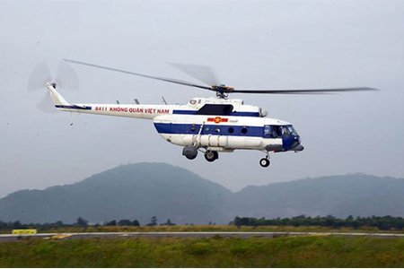 Quảng Nam: Trực thăng Mi17 thả lương thực tiếp tế cho 3.000 người dân bị cô lập