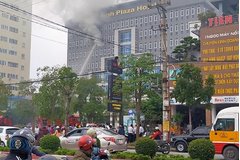 Nghệ An: Khách sạn Vinh Plaza bất ngờ bốc cháy