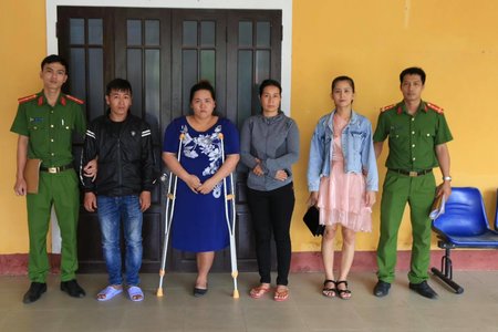 Khởi tố 4 đối tượng đánh ghen, lột đồ cô gái trẻ ở Thừa Thiên - Huế