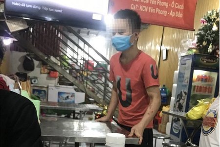 Bắc Ninh: Nữ chủ quán bánh xèo nghi bạo hành nhân viên như thời 'trung cổ'