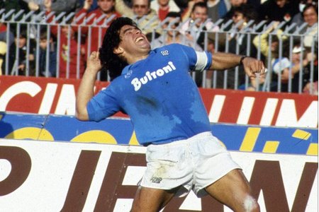 'Cậu bé vàng' Diego Maradona và sự nghiệp sáng chói, nhiều 'tì vết'