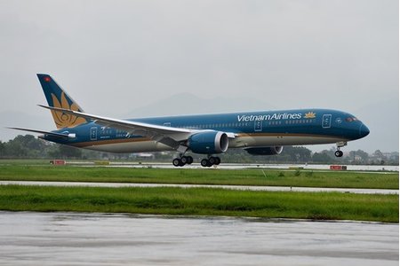 Vietnam Airlines xem xét sa thải tiếp viên hàng không vi phạm cách ly