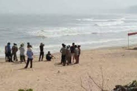 Phát hiện thi thể không nguyên vẹn, đang phân hủy trôi dạt vào bờ biển ở Huế