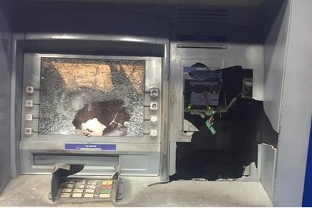 Bình Dương: Người đàn ông đập phá cây ATM vì rút tiền bị nuốt thẻ