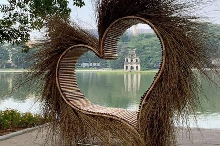 Sở Văn hoá - Thể thao Hà Nội lên tiếng về 'Trái tim lông lá' đặt ở hồ Hoàn Kiếm