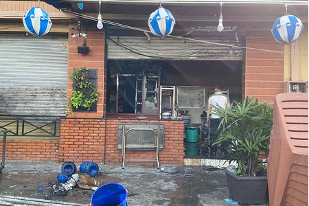 Quán hải sản ở Sài Gòn bốc cháy sau tiếng nổ lớn