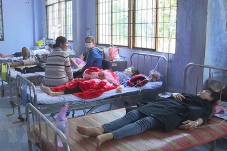 Trà Vinh: 60 công nhân nhập viện sau bữa trưa, nghi ngộ độc thực phẩm