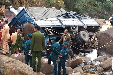 Lai Châu: Xe tải lao xuống vực, 3 người tử vong