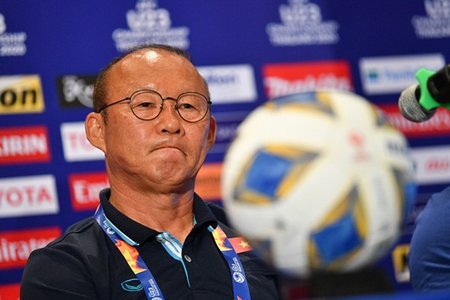 HLV Park Hang-seo lý giải việc sử dụng thủ môn Bùi Tiến Dũng