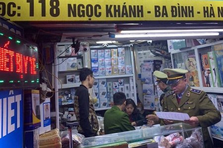 Xử phạt hàng chục triệu đồng hai cửa hàng đẩy giá khẩu trang lên 5-7 lần ở Hà Nội