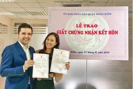 MC Phương Mai khoe ảnh đăng ký kết hôn cùng ông xã sau nửa năm làm đám cưới