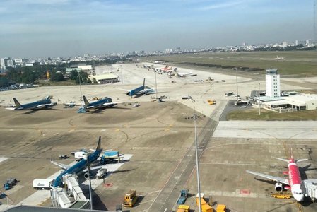 Sân bay Tân Sơn Nhất đề nghị đóng cửa 1 đường băng vì lún, nứt nghiêm trọng