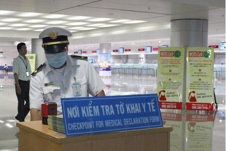 Hành khách nhập cảnh từ Hàn Quốc vào Việt Nam bắt buộc phải khai báo y tế