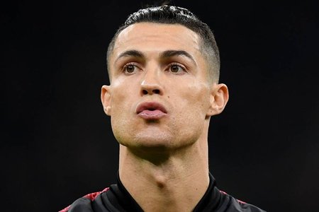 Ronaldo chi tiền mua trang thiết bị y tế hỗ trợ chống dịch Covid-19 ở quê nhà Bồ Đào Nha