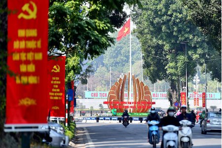 Thủ đô Hà Nội được trang hoàng rực rỡ mừng Đại hội lần thứ XIII của Đảng