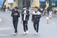 Hà Nội: Phạt tiền triệu, người dân vẫn thản nhiên không đeo khẩu trang ở phố đi bộ