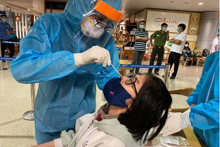 Đã xác định 4 ca nghi nhiễm SARS-CoV-2 từ 4 mẫu gộp tại sân bay Tân Sơn Nhất