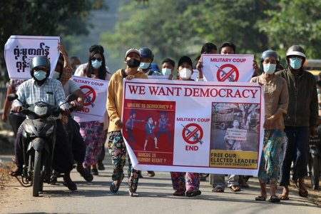 Chính biến tại Myanmar: Hơn 600 sĩ quan cảnh sát tham gia biểu tình với người dân