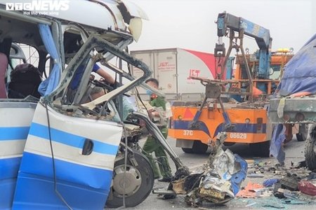 Xe khách đi lễ chùa đâm vào đuôi xe tải: Thêm 1 người tử vong