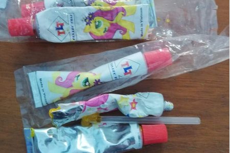 Quảng Bình: 3 học sinh bị ngộ độc sau khi thổi kẹo bong bóng