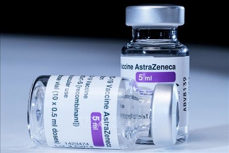Thêm nhiều nước quay lại dùng vaccine AstraZeneca phòng COVID-19