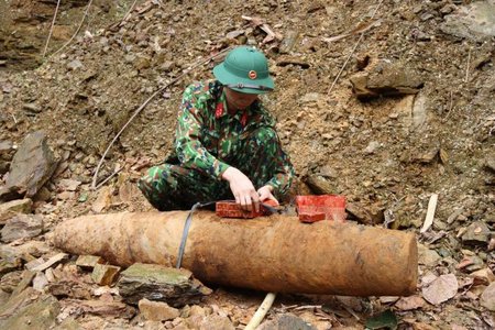 Nghệ An: Phát hiện quả bom nặng 115 kg khi đào móng nhà