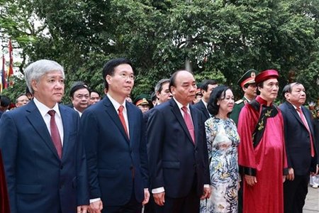 Chủ tịch nước dâng hương tưởng nhớ các vua Hùng