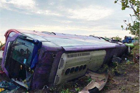 Đắk Lắk: Lật xe khách giường nằm, hơn 40 người bị thương