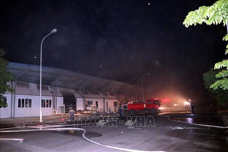 Cháy lớn tại nhà xưởng công ty điện tử Doosan ở Hải Dương