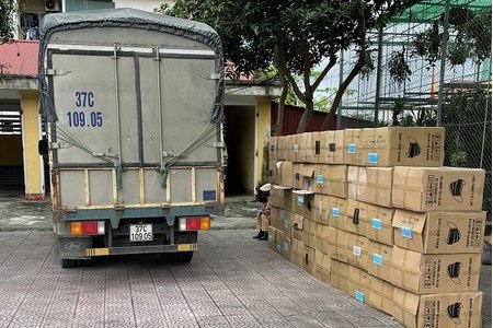 Bắt giữ xe tải chở 122.500 khẩu trang không rõ xuất xứ ở Hà Tĩnh