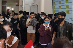 Bất chấp dịch COVID-19, hơn 100 học sinh tụ tập tại cơ sở dạy thêm tiếng Anh
